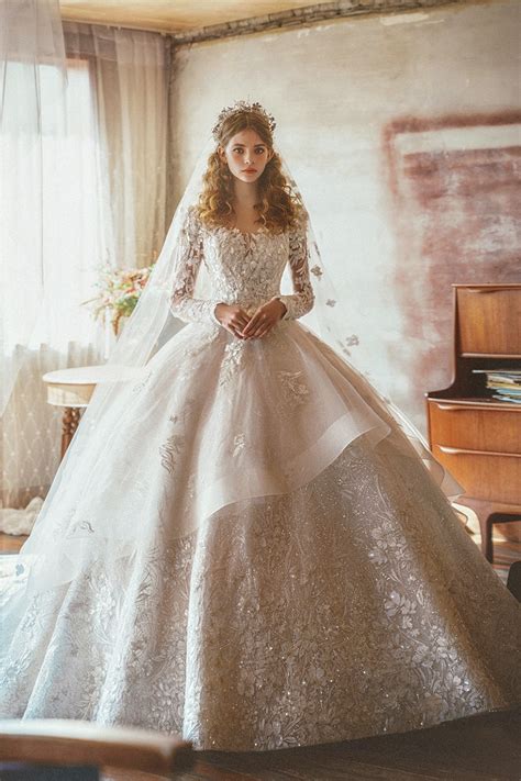 15 Statement Making White Winter Wedding Dresses With Sleeves Praise