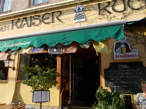 Im gegensatz zu anderen backformen wird der fertig gebackene kuchen aus der springform nicht gestürzt. Kuchen Kaiser › LifeInTown.de