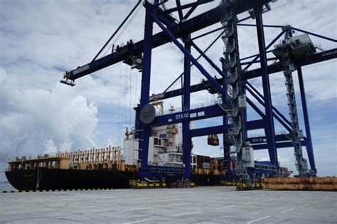 Pelabuhan Kuala Tanjung Disiapkan Jadi Transshipment Port ANTARA News