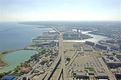 Milwaukee Harbor In Milwaukee Wi United States Harbor Reviews