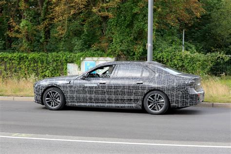 2022 Bmw 7 Series G70 Speculatively Rendered With Split Headlights
