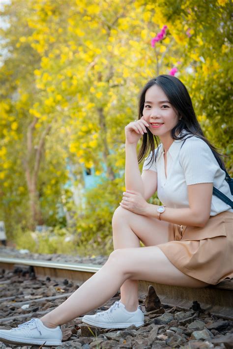 woman beside railway flower hoa bên đường ray lê văn sỹ sài gòn 8 photos and videos collected