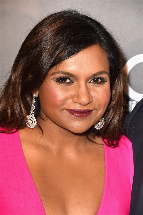 mindy kaling jennifer lopez s cat eye is just as sexy as her famous