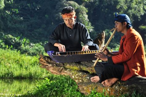 Alat Musik Tradisional Kecapi Asal Cara Memainkan Fungsi Dan Bahan