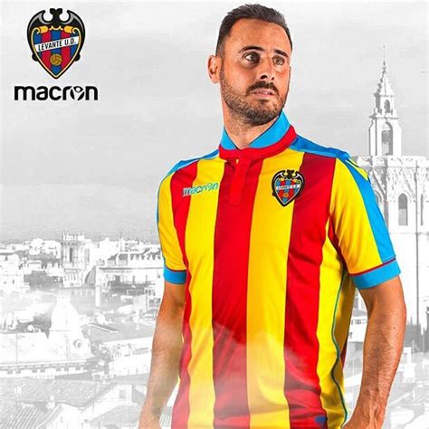 Spanish la liga match levante vs ath bilbao 26.02.2021. Camisetas Macron del Levante 2017/18