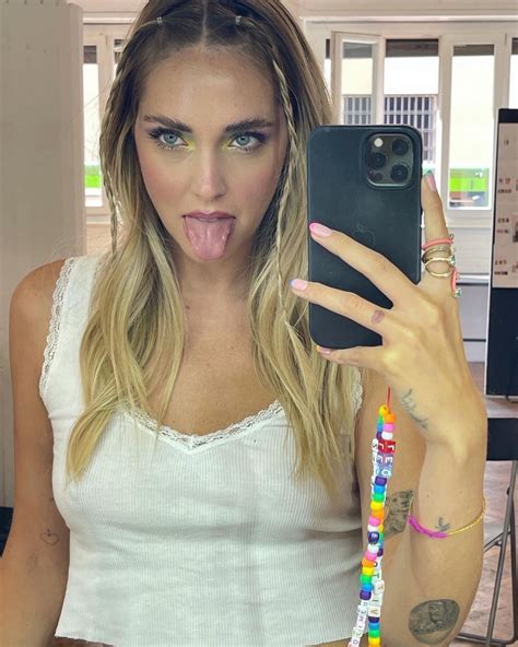 Chiara Ferragni Topless Pregnant Selfie On Weeks Photos The Sexiz Pix