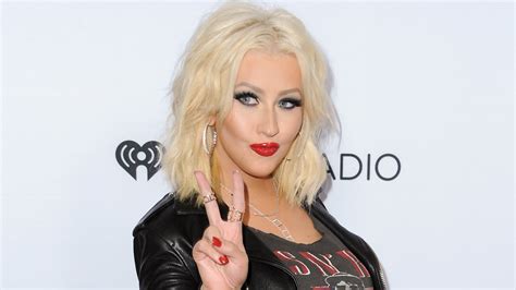 Christina Aguilera Hair Is Now Red See Her New Look