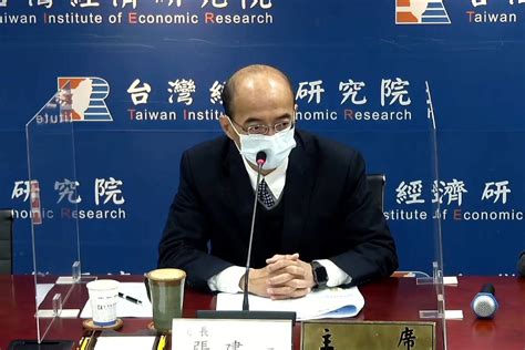 喊「明年台灣國民所得超越南韓」 台經院長呼籲企業加薪