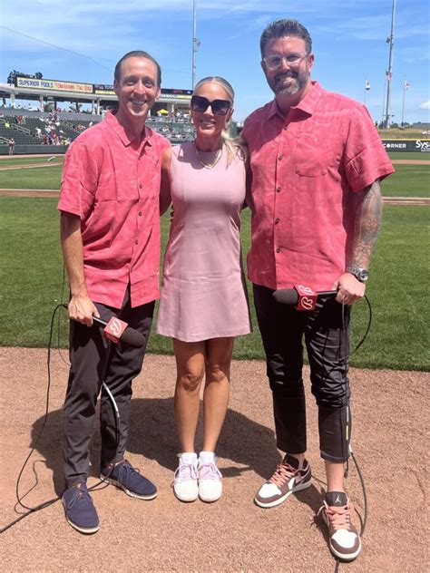 Braves Reporter Kelly Crull Works Hard To Make It Look Easy David