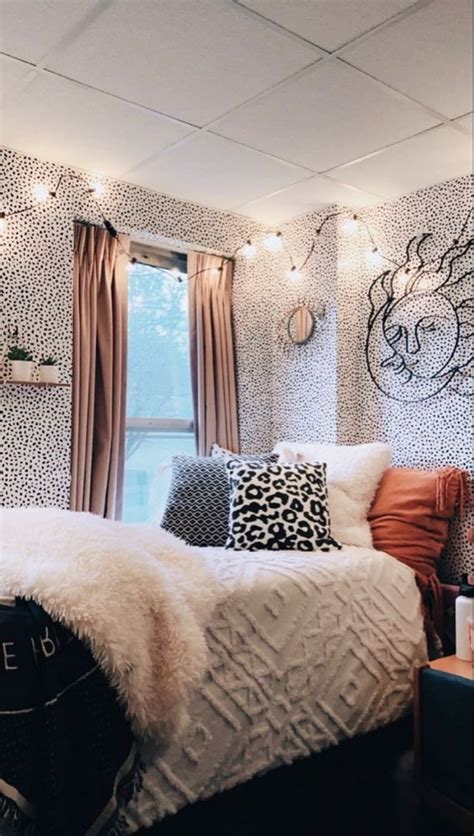 Pinterest Preslienb In 2020 Dorm Room Decor College Dorm Room