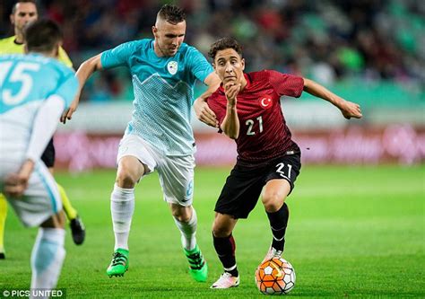 Emre mor'un birkaç gün içerisinde inter tarafından resmen açıklanıp, sözleşme imzalaması bekleniyor. Borussia Dortmund sign Emre Mor as Turkish teenager snubs ...