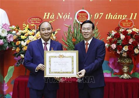 President Nguyen Xuan Phuc Receives Party Membership Badge Vna Photos