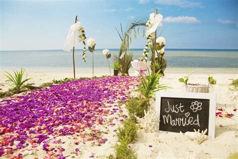 The fantastic destination wedding place is waiting for you by search through 7vachan.com.you might be a royal, an adventurer,beach bum,traditional buff,and a passionate. Beach wedding venues - Articles - Easy Weddings