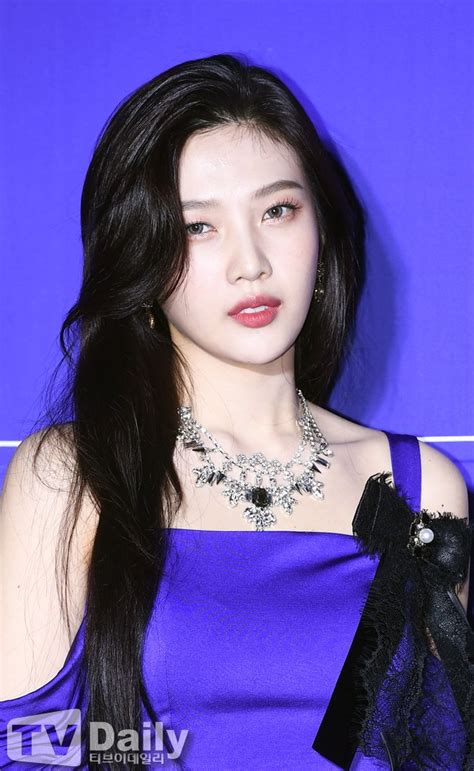 netizens discuss how stunning red velvet s joy looks even in the photos taken by reporters allkpop
