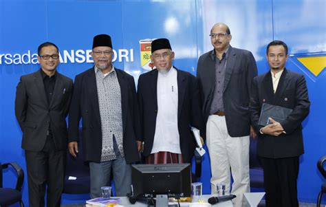 Hadiah anak masuk universiti (hadiah ipt) maklumat am hadiah rm1,000 diberi kepada anak selangor dari keluarga berpendapatan rm5,000 ke bawah, yang melanjutkan pendidikan ke pusat pengajian tinggi awam/swasta yang diiktiraf kerajaan yang mengikuti pengajian peringkat diploma atau ijazah sarjana muda. ASEAN Perlu Kecam Myanmar Kerana Isu Rohingya • UKM News ...