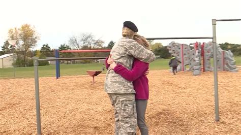 Military Woman Returns Home And Surprises Fourth Grade Sister At School