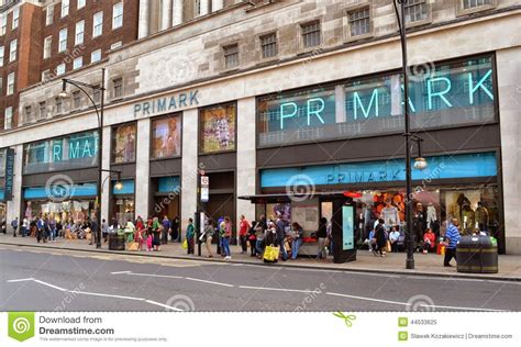 Primark har ingen direkt motsvarighet i sverige, men skulle kunna. Primark Store Oxford Street London Editorial Image - Image ...