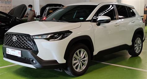 Out of the corolla cross's dashboard sprouts a square infotainment display flanked by shortcut the corolla cross is likely to use the current version of toyota's infotainment interface, which isn't. Toyota Corolla Cross Specs and Features for Pakistani ...