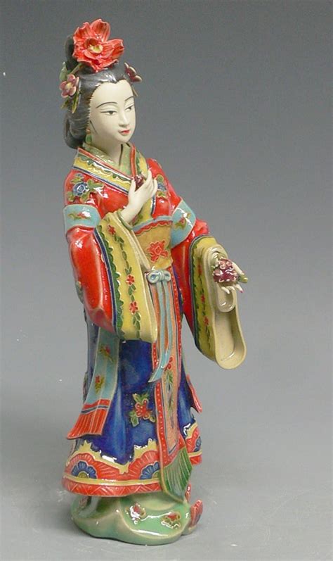 Handmade Porcelain Lady Figurine Chinese Ceramic Lady With Flower