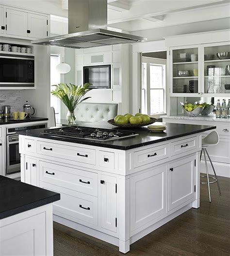 It works great in the kitchen as it gives off a bit of a fun and retro vibe. 33 Inspired Black and White Kitchen Designs - Decoholic