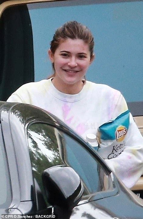 makeup free kylie jenner looks unrecognizable as she pays a visit to bff stassi s house readsector