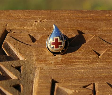 American Red Cross Silver Tone Metal Blood Drop Donor 12 Pin Pinback