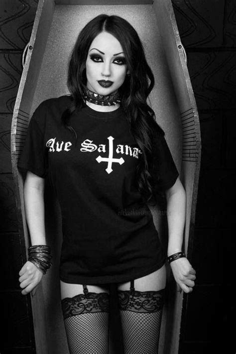 Satanic Girl Tumblr Satanic Art Girls And Metal Girls Goth Women Gothic Gothic Fashion