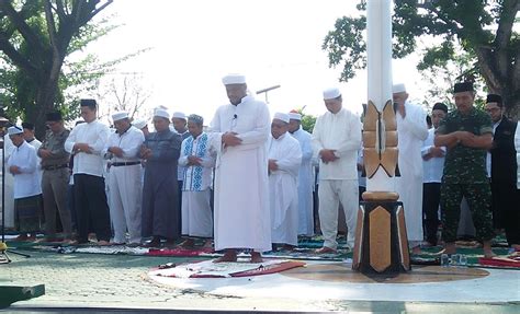 Pemkab Barito Utara Melaksanakan Sholat Minta Hujan | METROKalteng.com