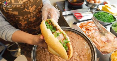 Bánh mì việt đang nằm trong top 10 loại sandwich ngon nhất thế giới. Bánh mì Việt Nam: Từ món ăn đường phố đến đặc sản được ...