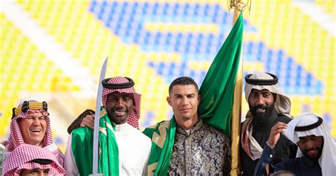 Cristiano Ronaldo Se Viste De Jeque Para Celebrar La Fiesta Nacional De Arabia Saudí