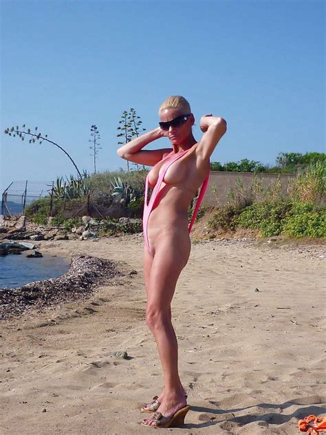 Exhib Plage Micro Bikini Tallons Heels Beach Milf Public 83 Pics 2