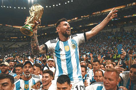 Lionel Messi Lifiting The 2022 Fifa World Cup Trophy 4096x2731 R