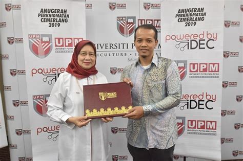 Pemantapan jati diri tarikh : Prof. Datin Paduka Setia Dato' Dr. Aini Ideris bersama ...