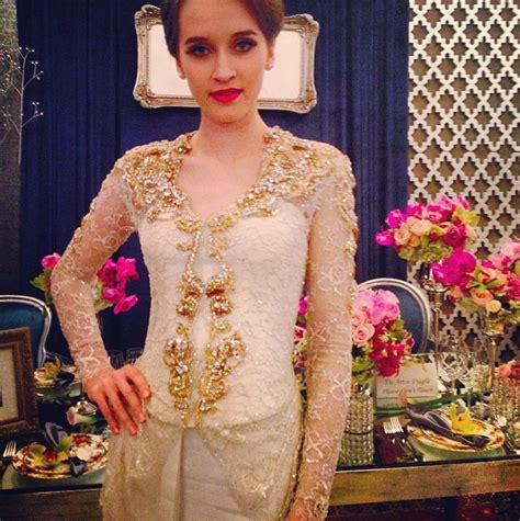 Laura basukiwulan guritnolaudya cintiya belladonitamarissa chistinaartis hot indonesia. KEBAYA EKSKLUSIF www.venzakebaya.net https://www.facebook ...