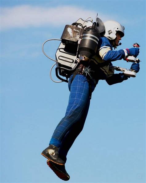 Watch This Jetpack Fling In New York Wordlesstech Jetpack Aircraft