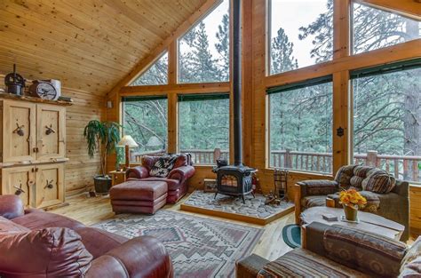 So i do wonder if i'm kidding myself will the vault still be so shallow that my opening up the ceiling won't be worth the expense. Rustic living room with vaulted ceilings, wall of windows ...