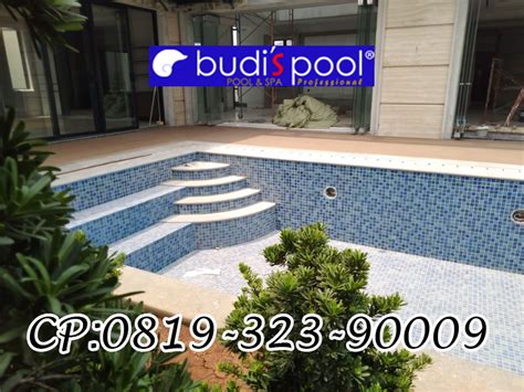 Renovasi Kolam Renang Dengan Mengganti Mosaic Budis Pool Real