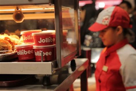 Why Everyone Is Obsessed With Filipino Fast Food Chain Jollibee