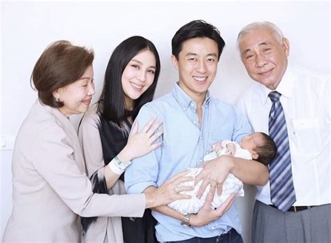สายไหม มณีรัตน์ (ศรีจรูญ) ธรรมมณีวงศ์ ดาราสาวของทางช่อง 3 ประกาศข่าวดี กำลังมีทายาทให้กับสามีหนุ่ม หยาง ธีรคุปต์ ธรรมมณีวงศ์ ลูกชายน่าฟัด สามีน่ารัก สายไหม มณีรัตน์ กับชีวิตสะใภ้ออดี้ ...