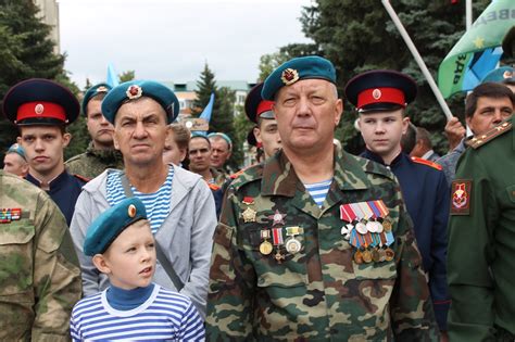 Foot soldiers serving an airborne force are known as airborne infantry or paratroopers. Пенза-Онлайн — День ВДВ в Пензе. Светлана Филиппова