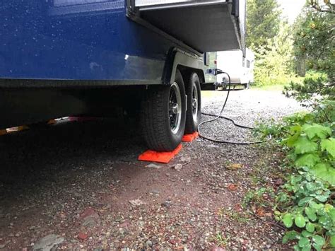 Which side needs to be lifted? Best Travel Trailer Leveling Blocks 2019 - The Savvy Campers