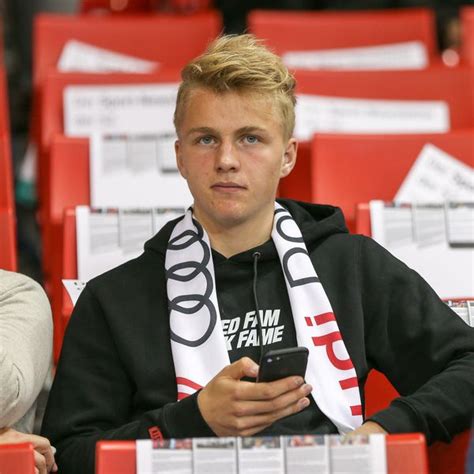 Join the discussion or compare with others! Felix Götze | Promiflash.de