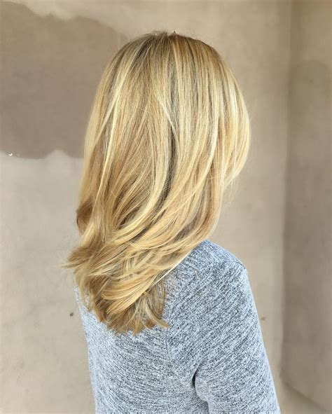 Long bob with symmetrical and swoopy layers: Pin on Medium Length Layered Hairstyles