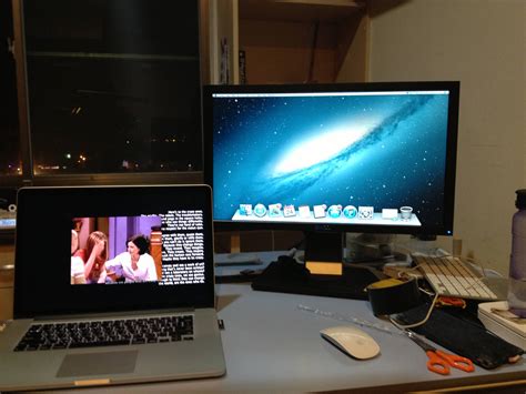 A second screen eliminates the need to swap between two windows. mountain lion - Disconnect external monitor without ...