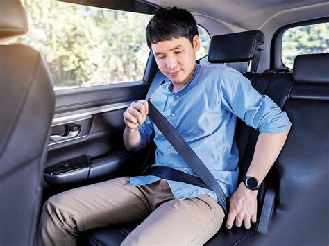Mandatory Rear Seat Belts Only After Centre Notifies
