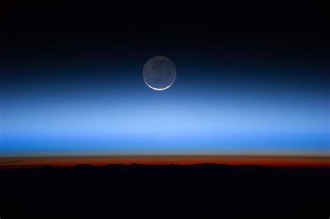 See layers of atmosphere on the horizon from a space | Space | EarthSky