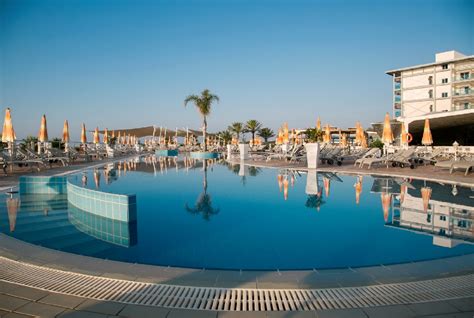 Maybe you would like to learn more about one of these? Cipru Pe Harta : Oferte Hotel Nissi Blu Larnaca Cipru ...