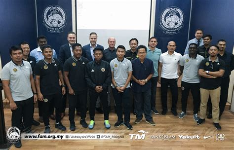 Wisma fam was established during the late 1990s as the football association of malaysia required a main headquarters and also a descent training. FAM MANFAATKAN DOTCOMSPORT DALAM PEMBANGUNAN PEMAIN | FAM