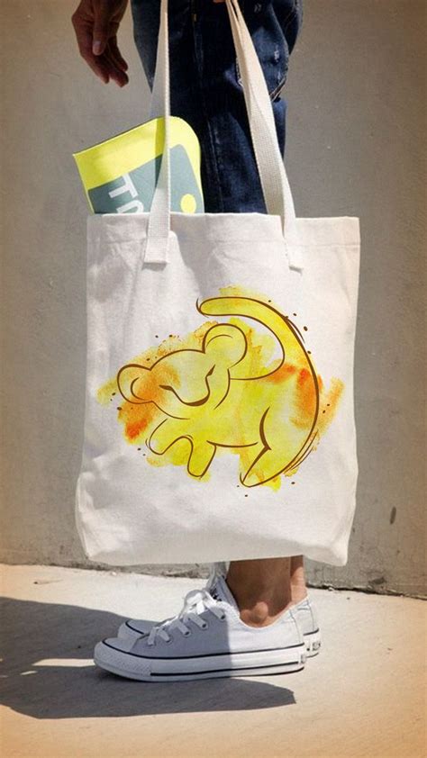 In september 2002, cláudia debuts as a tv presenter in the children's tv show, on sic television, disney kids. 'Simba' Tote Bag by Ale Borges | Rei leão, Hakuna matata ...
