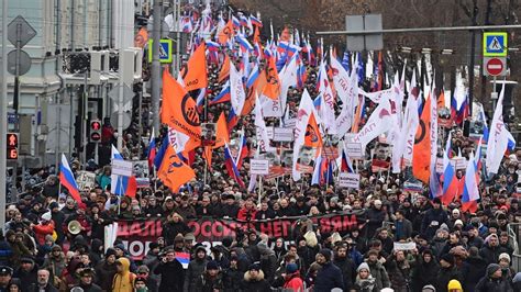 Tribute To Nemtsov Thousands Join Moscow March In Memory Of Slain